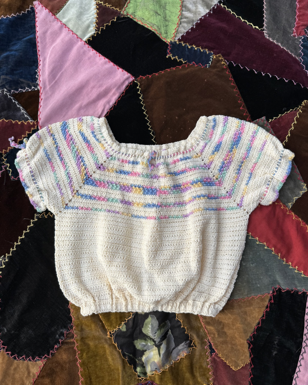 1930s knit puff sleeve top